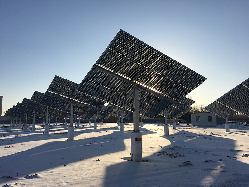 Solartracker nach Schnee